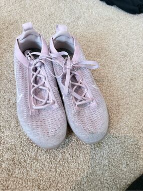 Nike Women’s Light Lavender Knit Athletic Sneakers